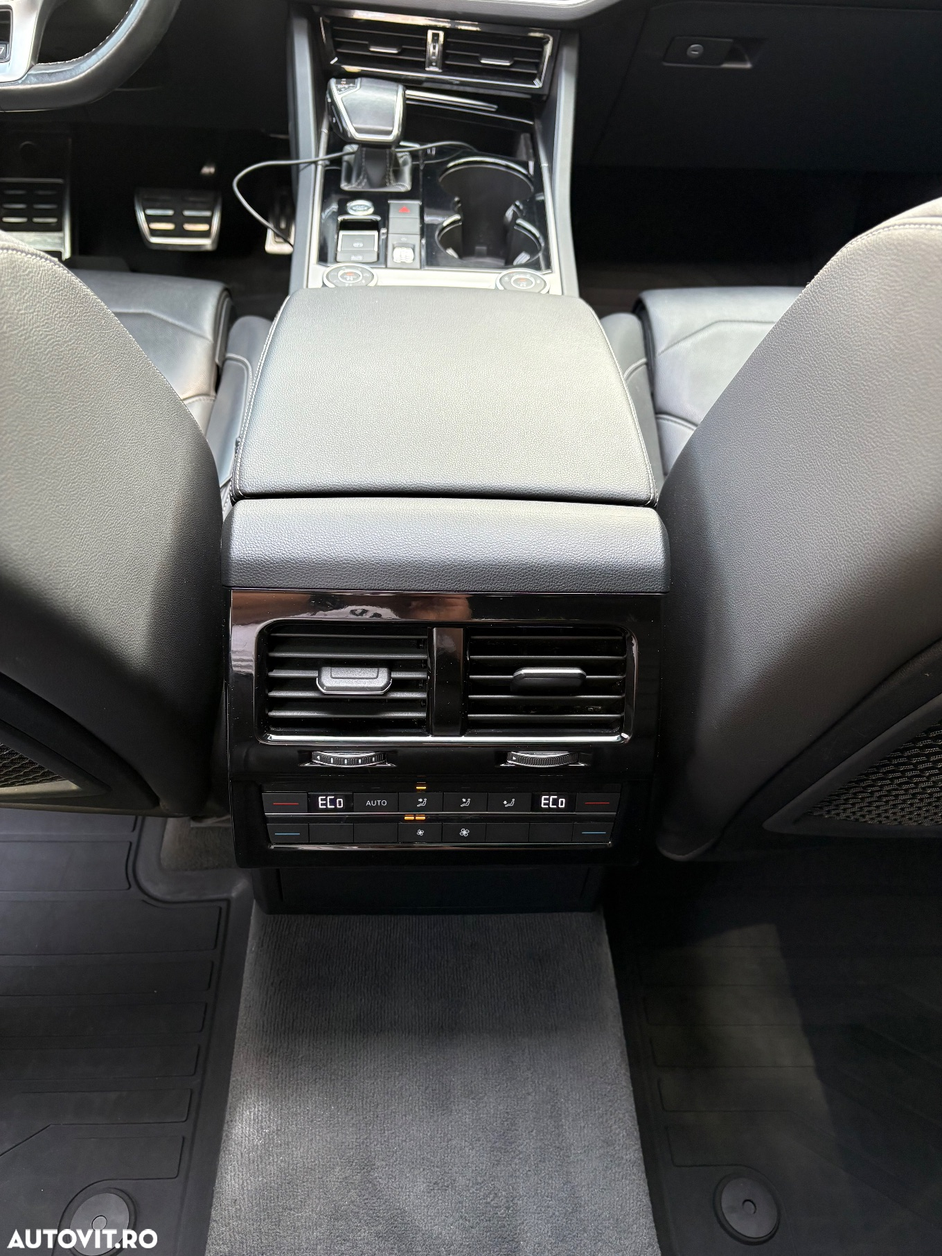 Volkswagen Touareg V6 TDI R-Style - 11