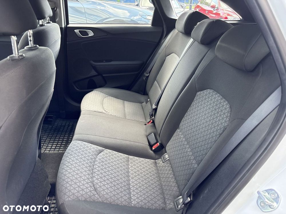 Kia Ceed - 16