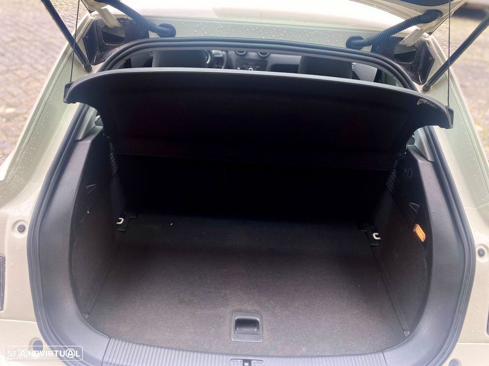 Audi A1 1.6 TDI Advance S-Tronic - 28