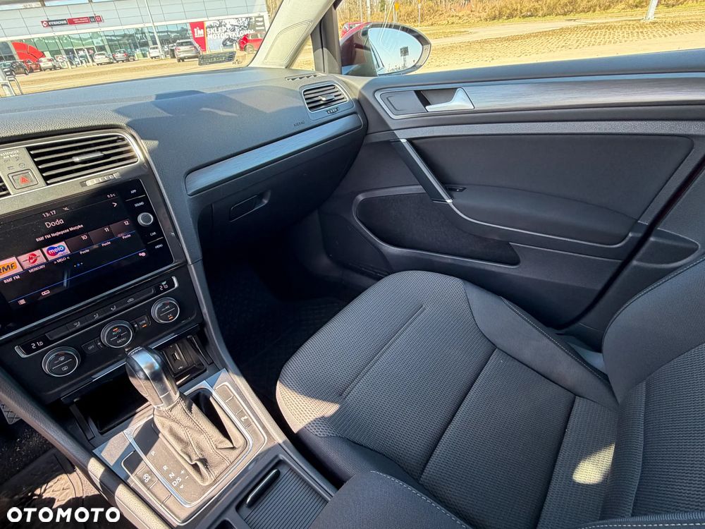 Volkswagen Golf - 10