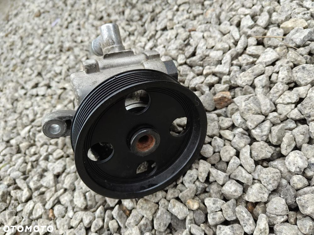 MERCEDES W203 W209 W211 W219 3.0 V6 CDI POMPA WSPOMAGANIA A0054660201 Meyle - 3