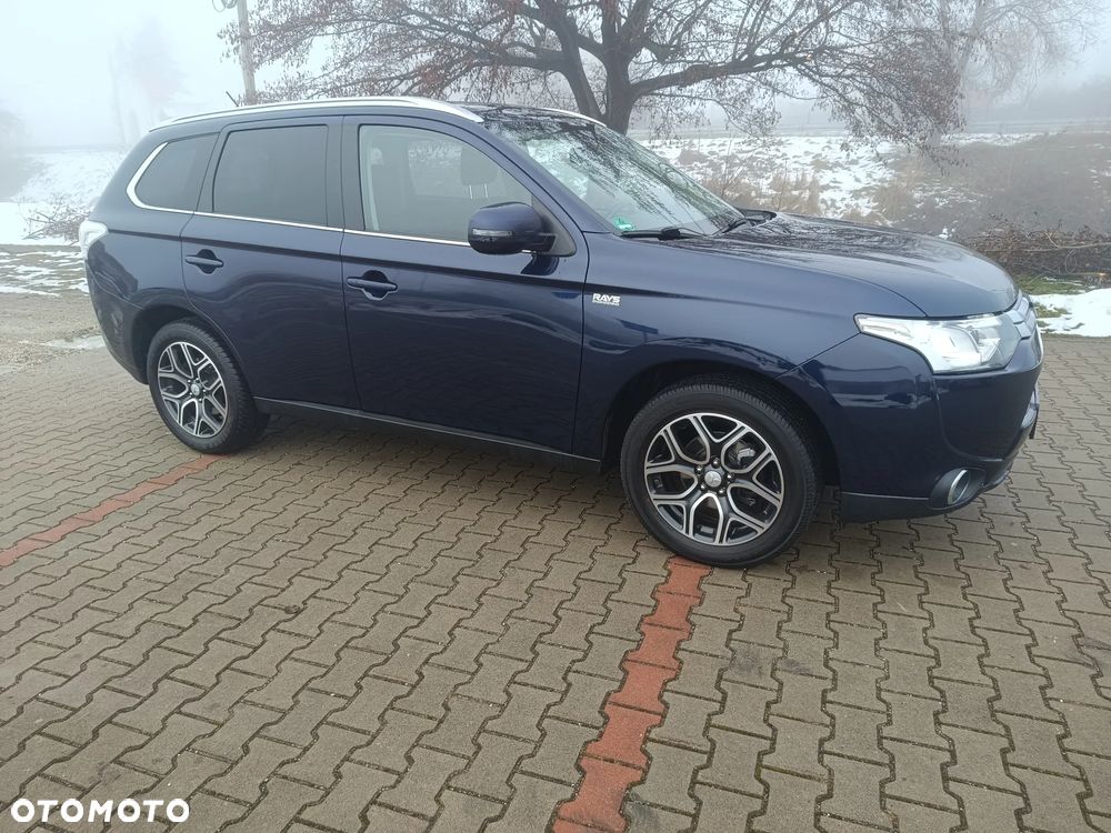 Mitsubishi Outlander 2.0 Invite + 2WD - 10
