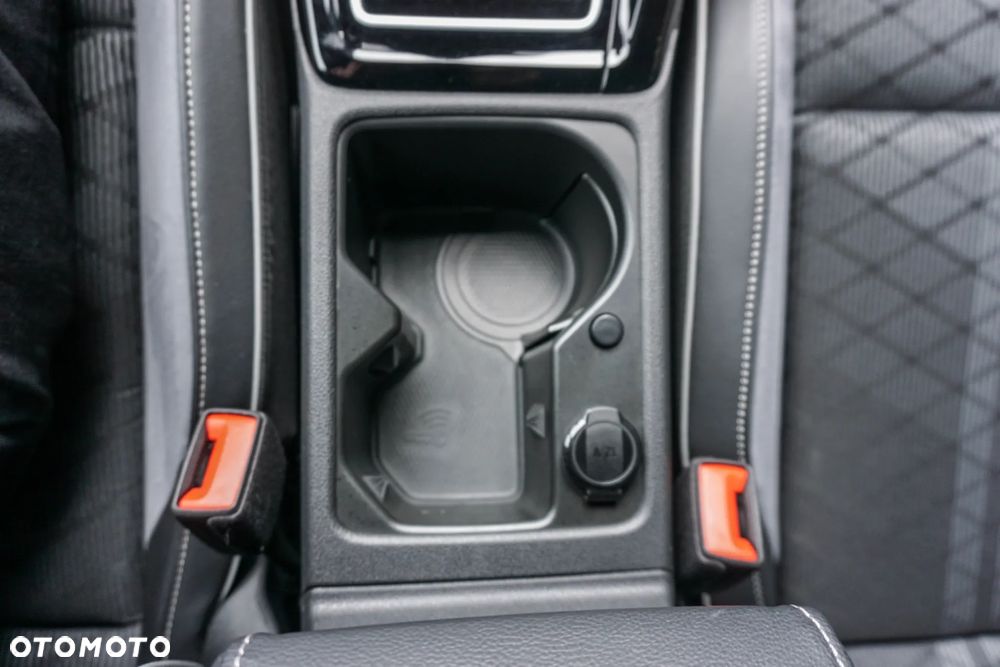 Volkswagen Golf 1.5 eTSI mHEV R-Line DSG - 21