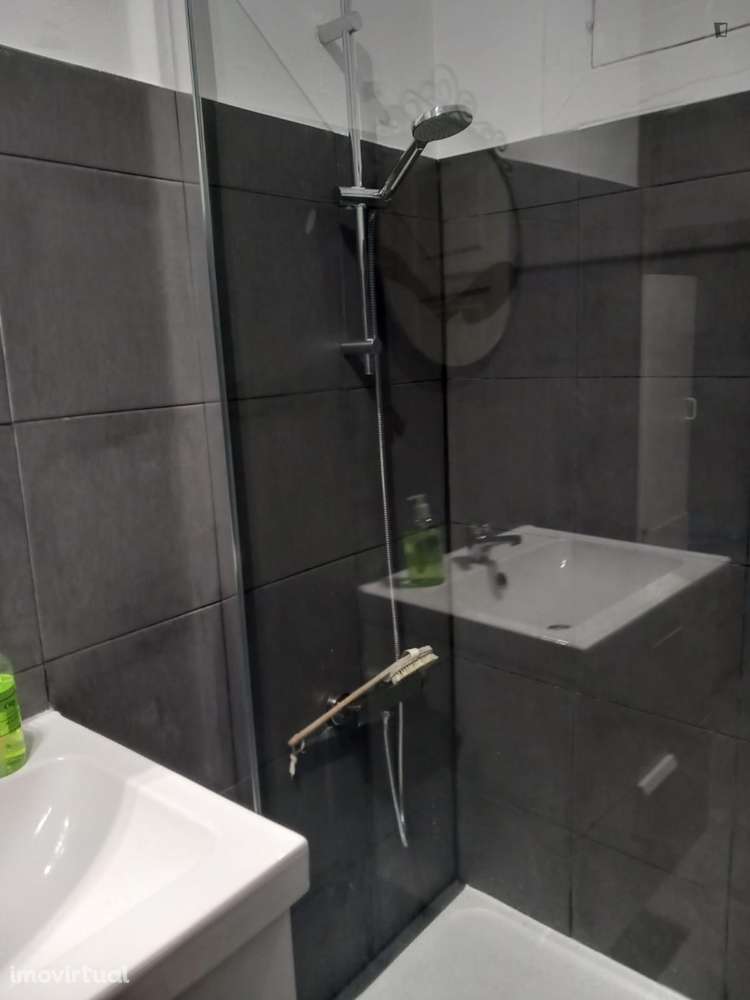 Quarto - localizado em Sete Rios Lisbon - Grande imagem: 3/27