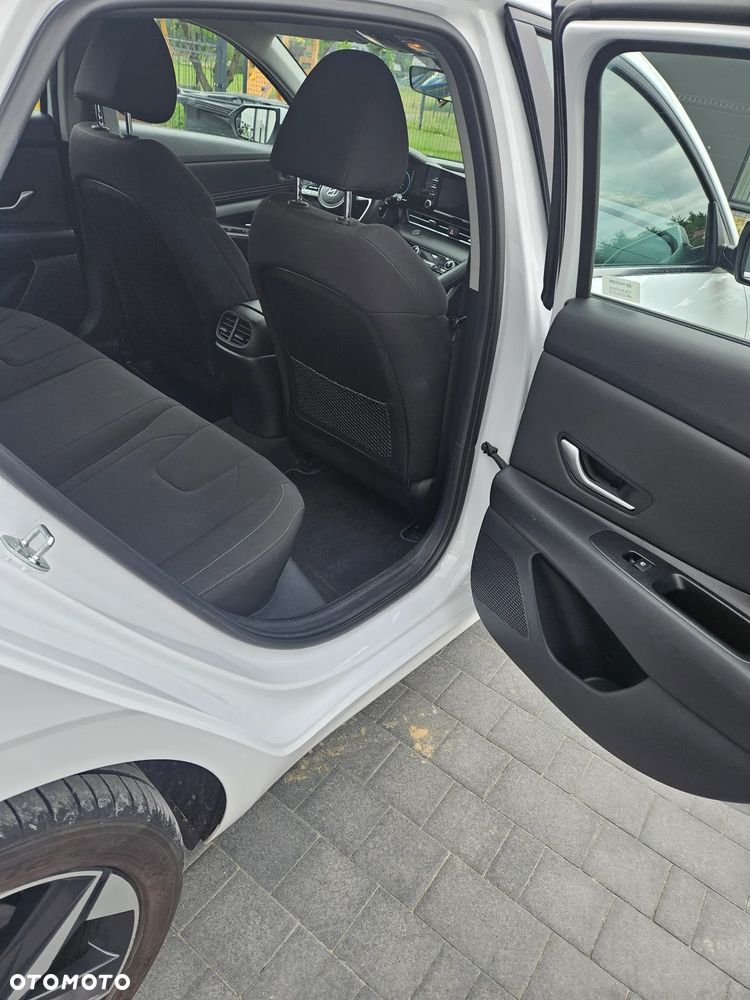 Hyundai Elantra 1.6 Executive CVT - 22