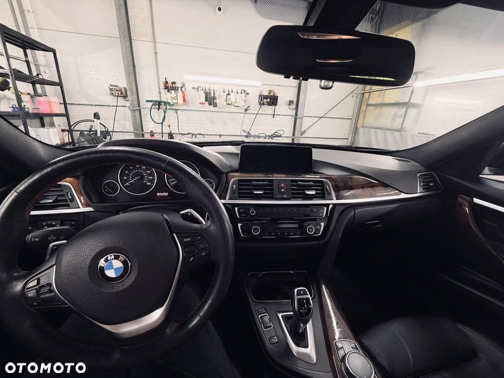 BMW Seria 3 330i xDrive Sport Line - 4