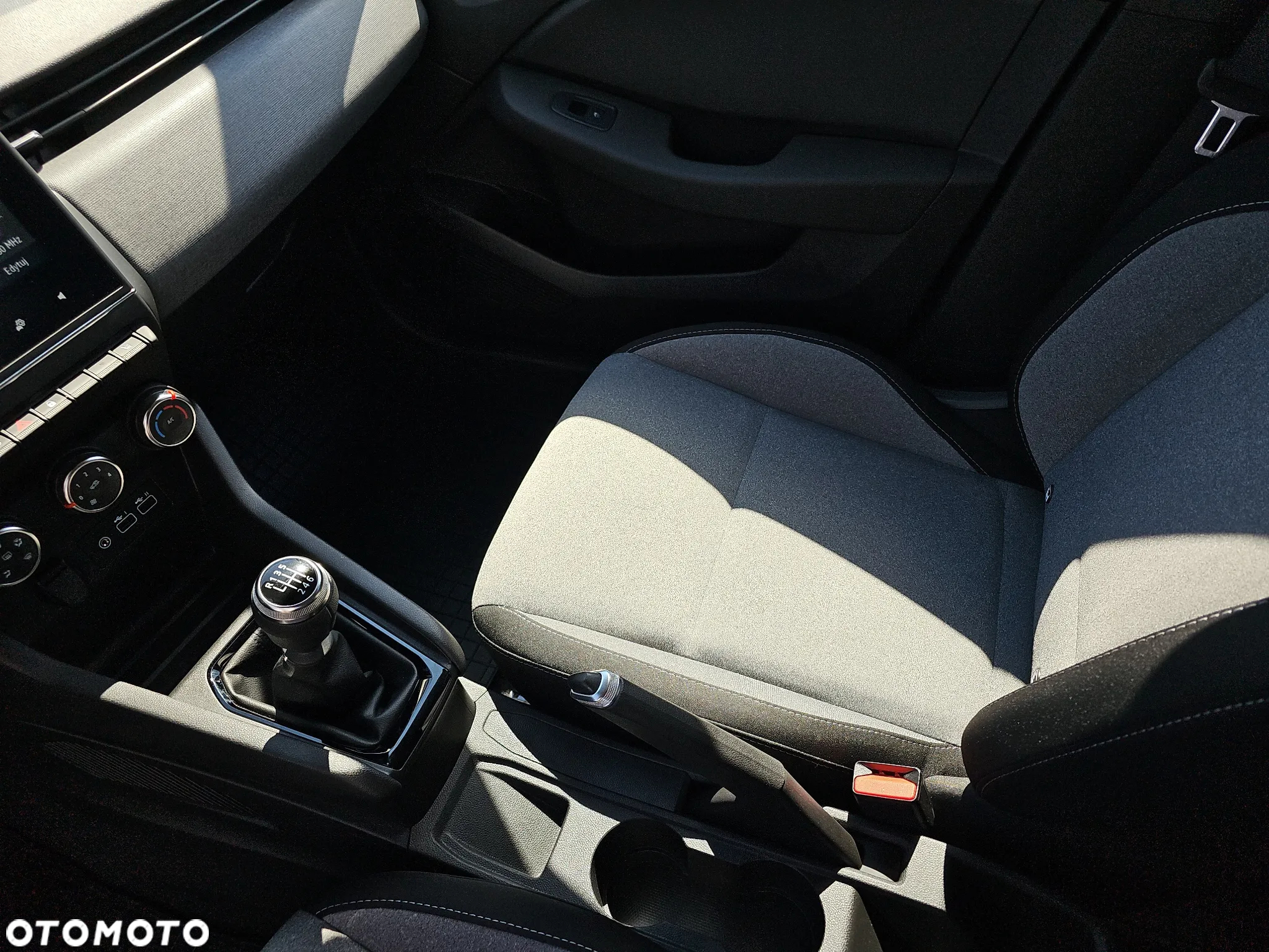 Renault Clio 1.0 TCe Evolution - 21