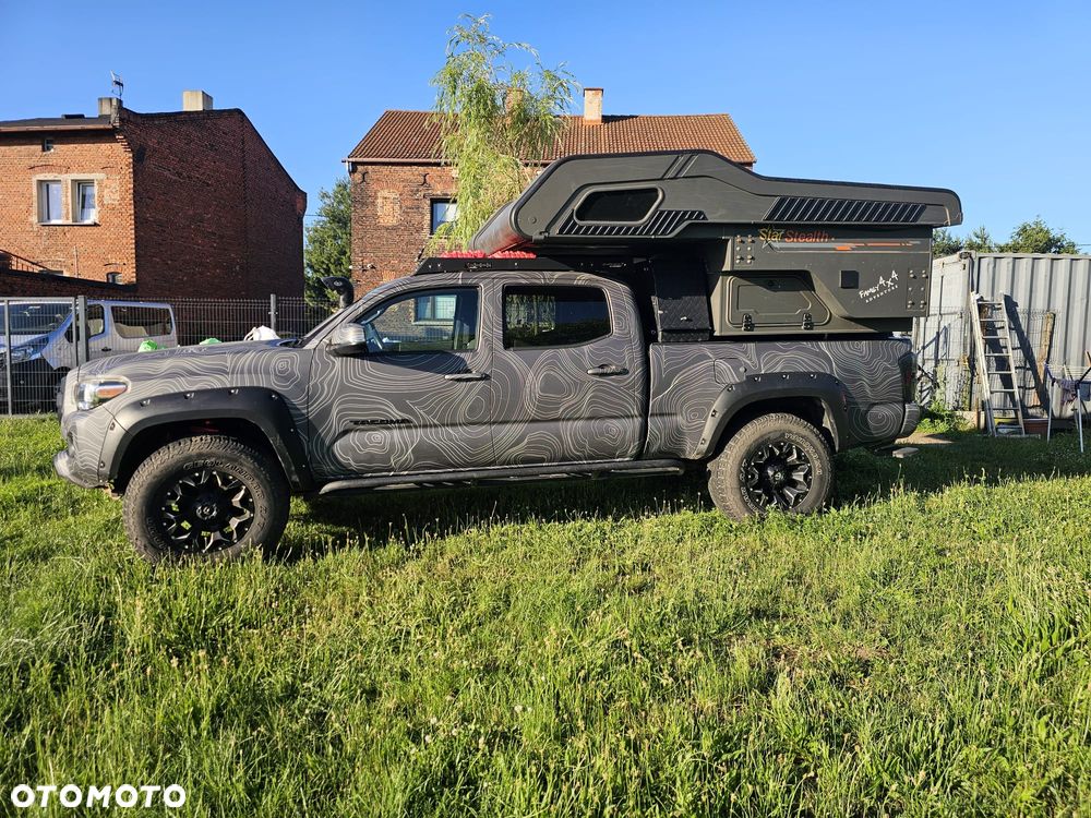 Toyota Tacoma - 1