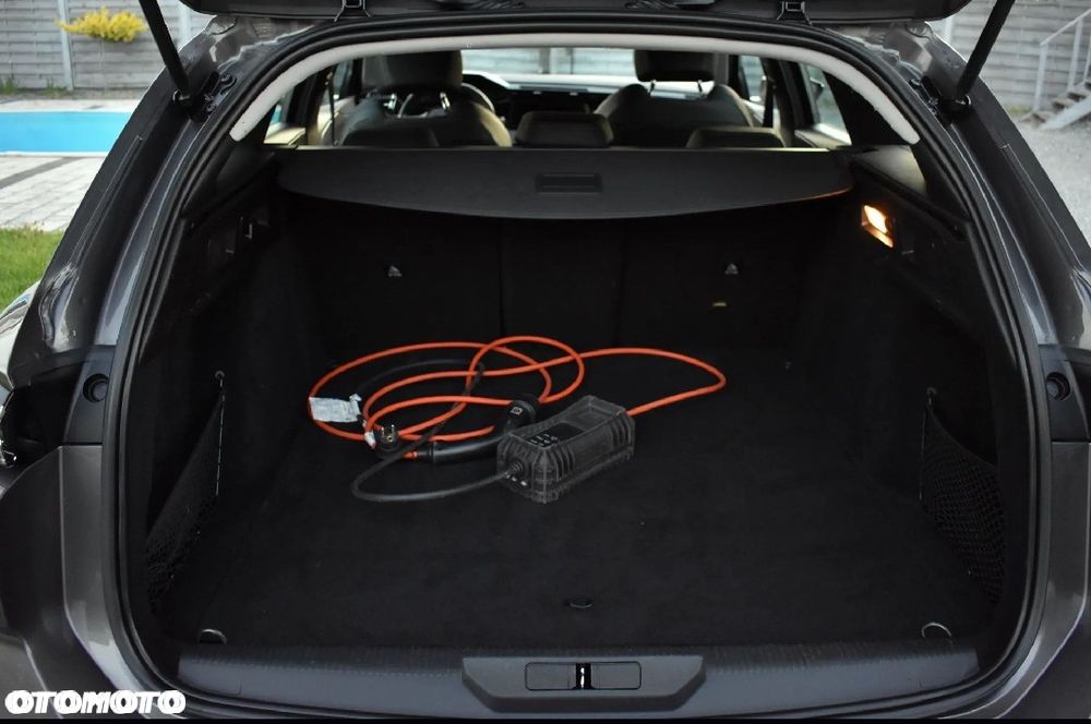 Peugeot 308 180 e-EAT8 GT - 33