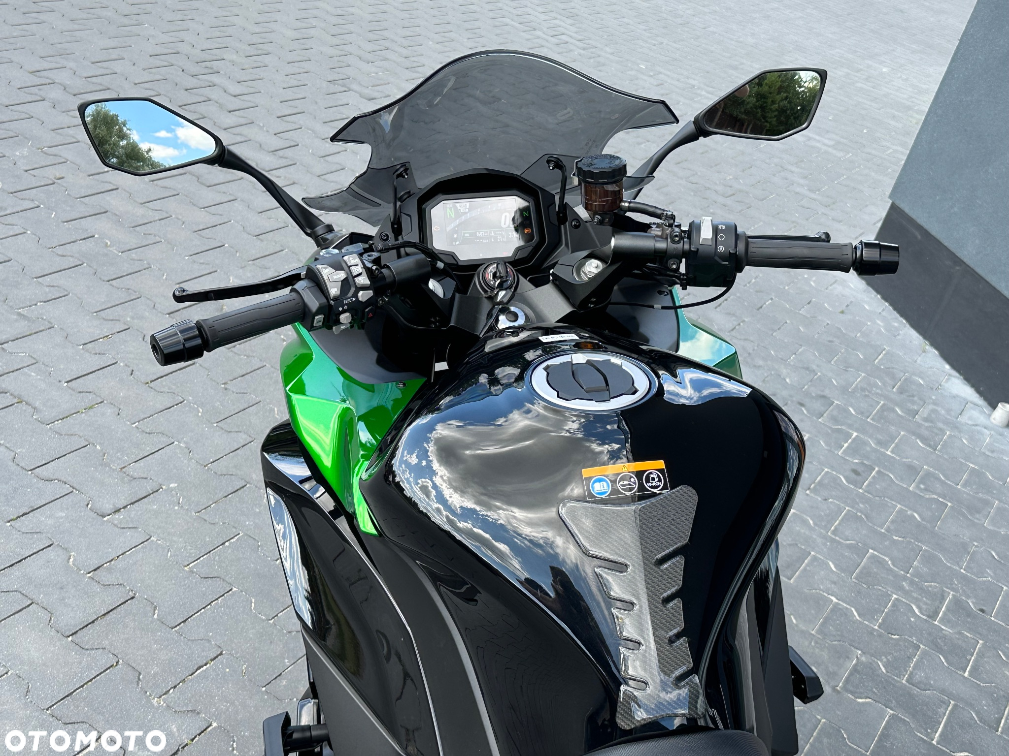 Kawasaki Ninja 1000 SX - 24
