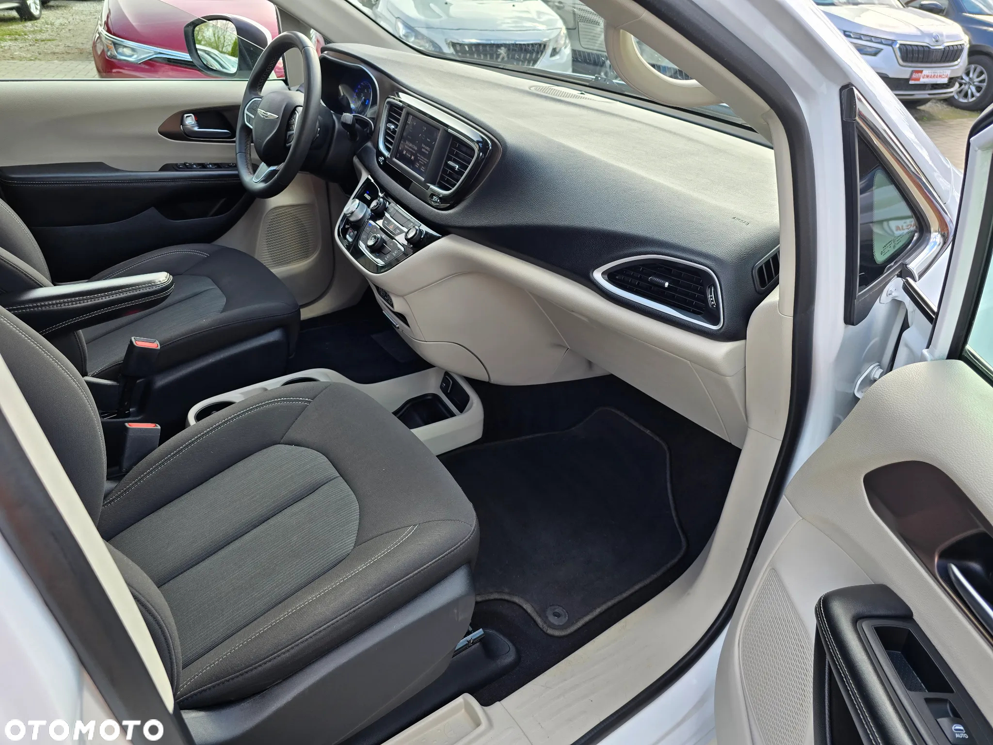 Chrysler Pacifica - 13