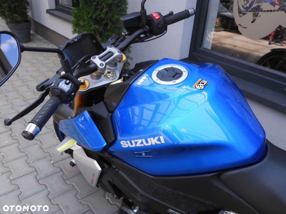Suzuki GSX - 31