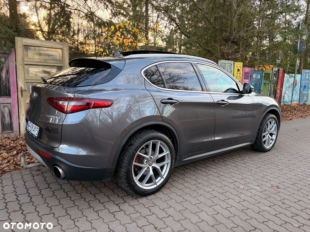 Alfa Romeo Stelvio - 12