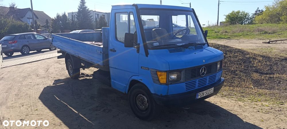 Mercedes-Benz 310 D - 2