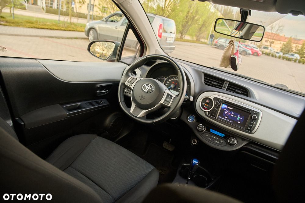 Toyota Yaris Hybrid 100 Premium EU6 - 32
