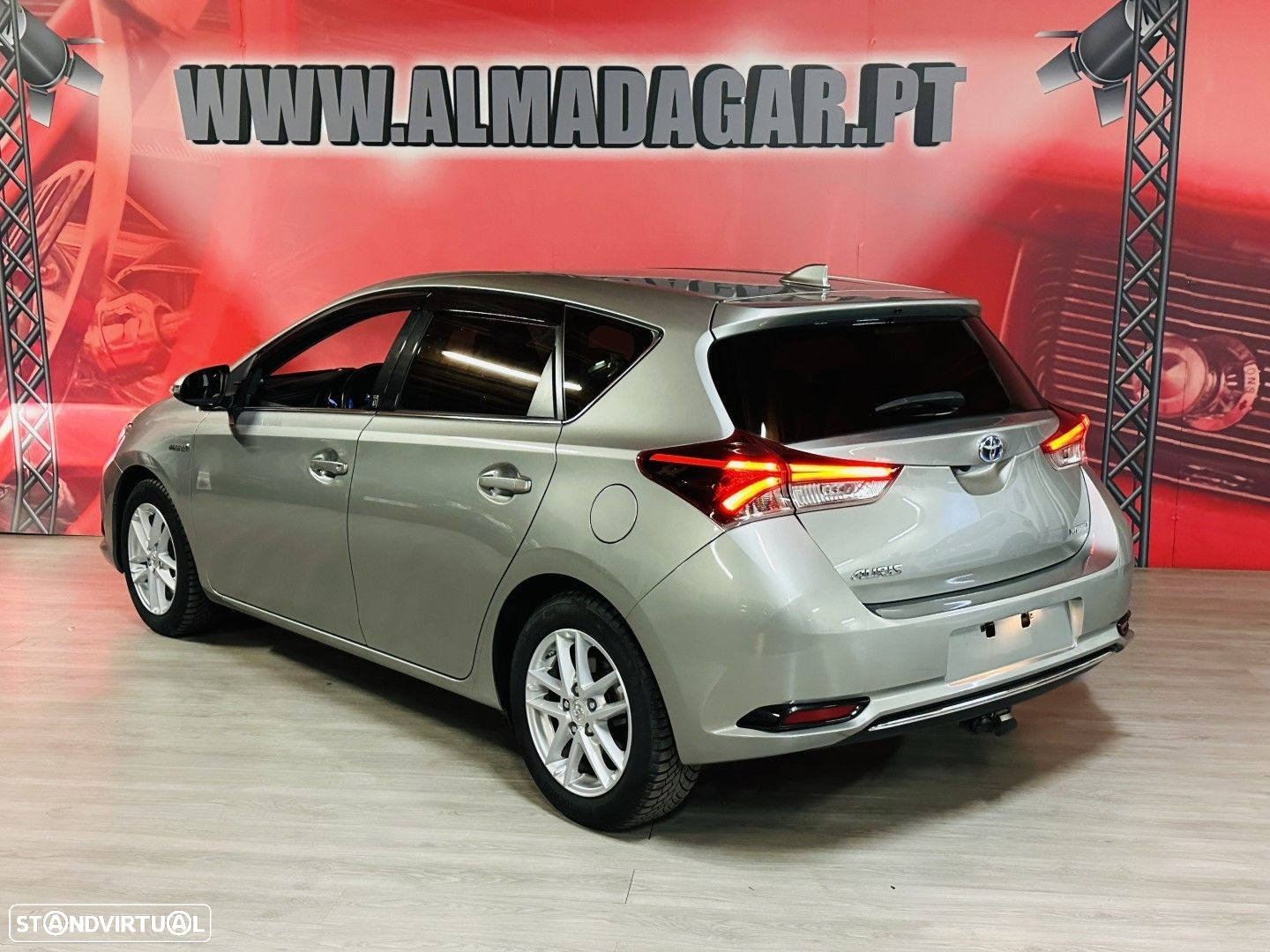 Toyota Auris 1.8 HSD Comfort +P.Sport+Navi - 4