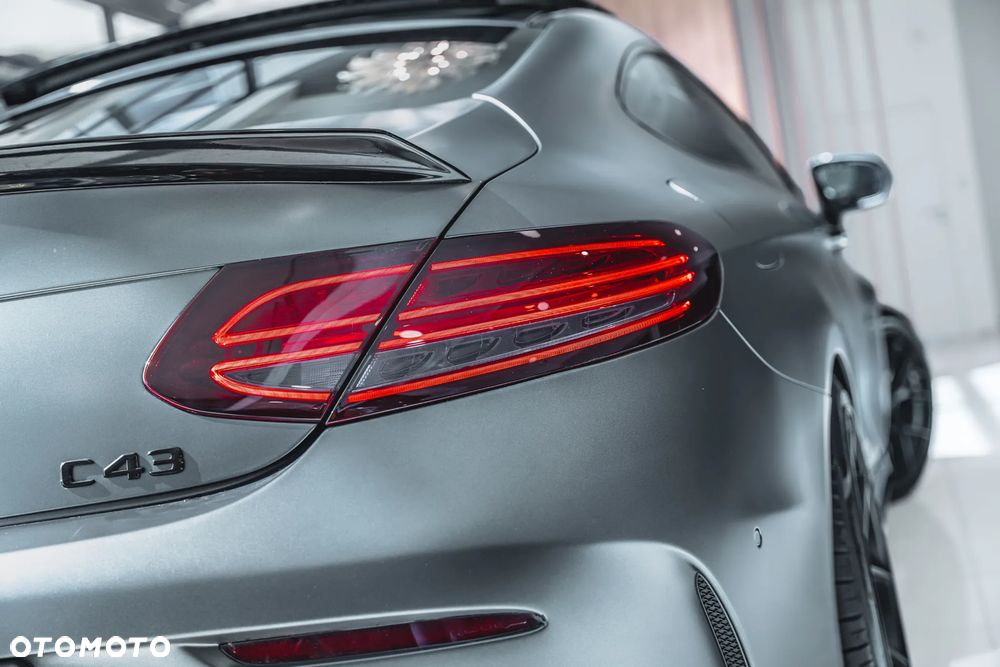 Mercedes-Benz Klasa C AMG 43 4Matic 9G-TRONIC - 17