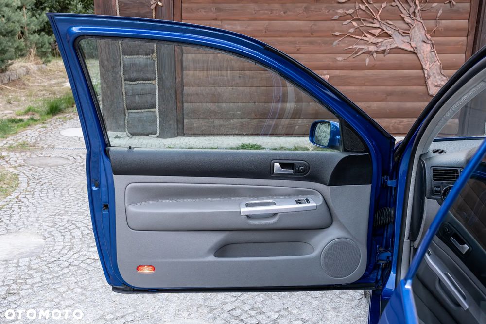 Volkswagen Golf - 25