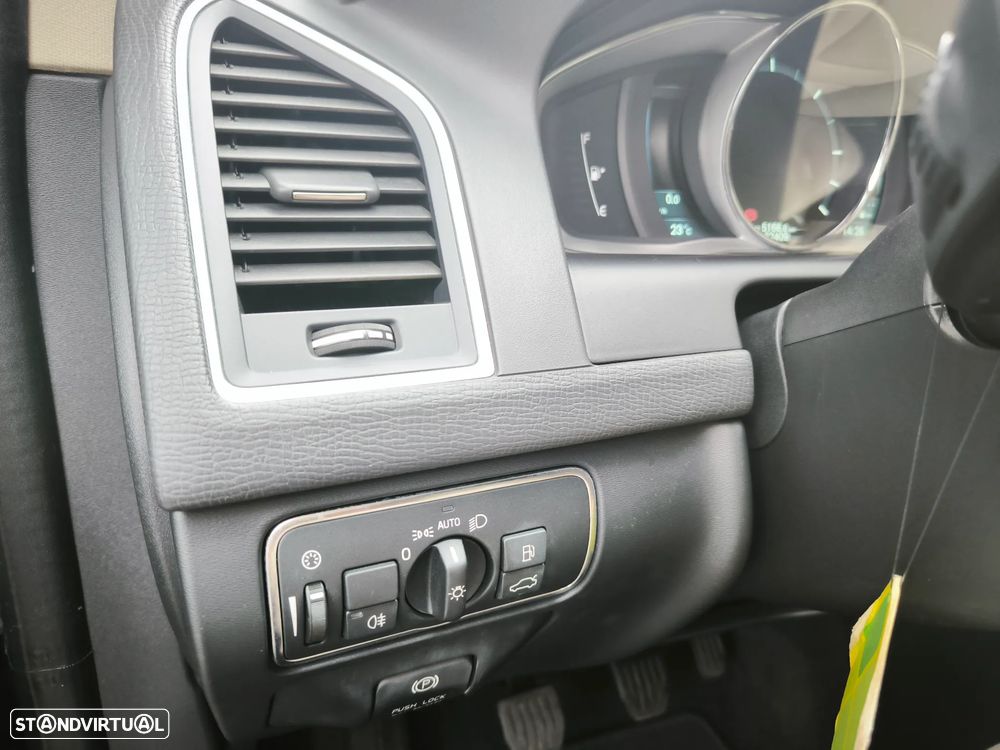 Volvo XC 60 2.0 D4 Momentum - 23