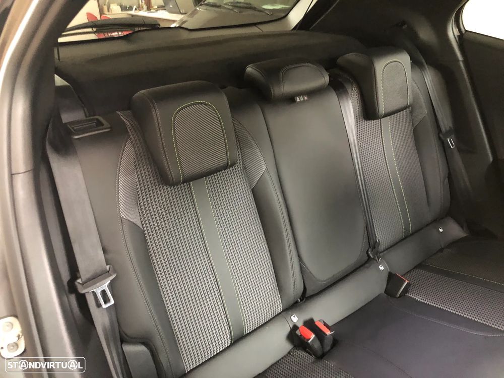 Peugeot 2008 1.2 PureTech GT - 22