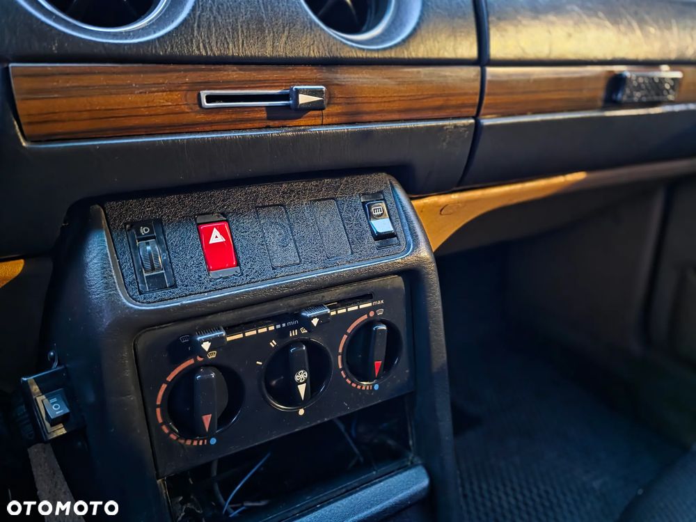 Mercedes-Benz W123 - 24