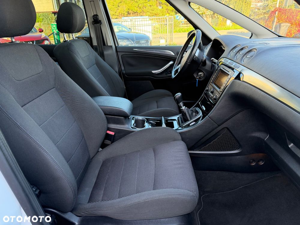 Ford S-Max - 12