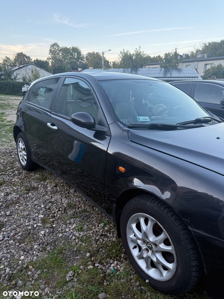 Alfa Romeo 147 1.9 JTD Distinctive - 4