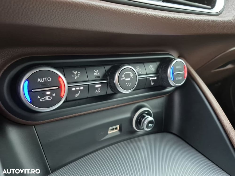Alfa Romeo Stelvio 2.0 Turbo 16V AT8-Q4 Veloce - 19