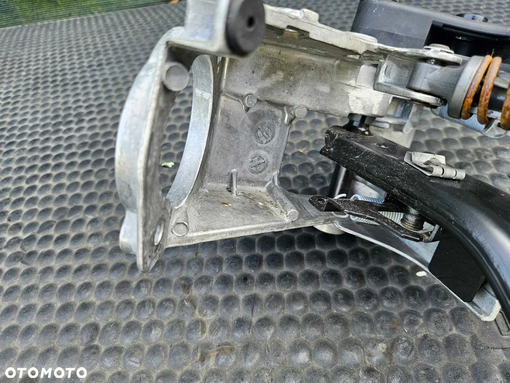 Pedały 678711/10 6761310 Pedał Czujnik Hamulca Sprzegła Stelaż Manual Europa BMW 3 E90 E91 E92 - 26