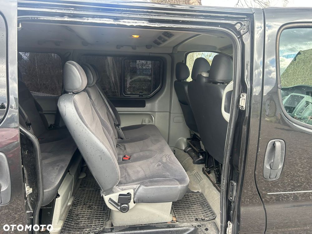 Renault Trafic Grand Passenger Black Edition - 16