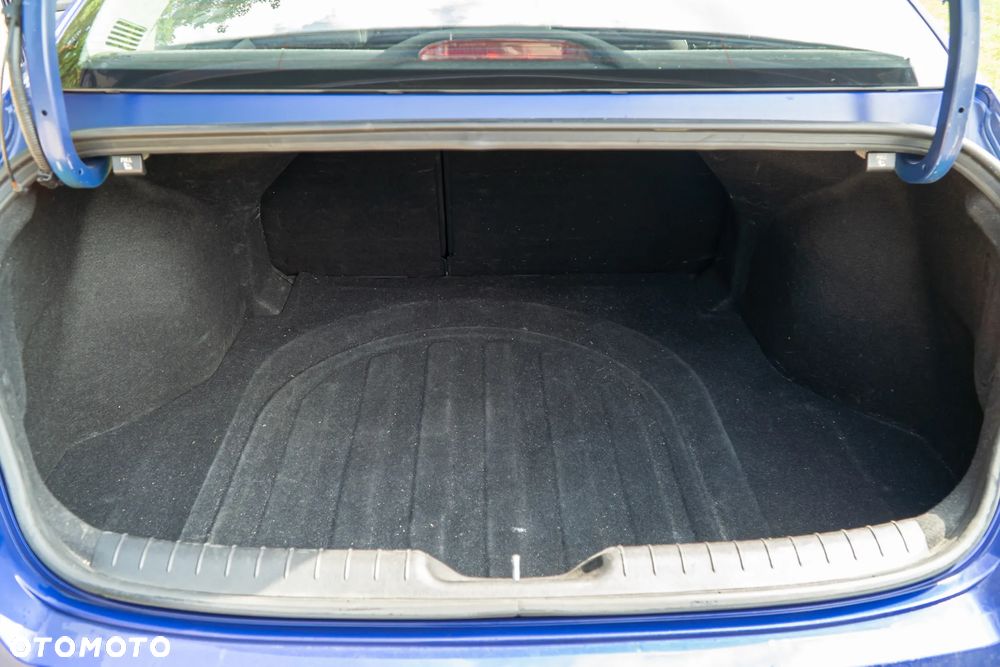 Hyundai Elantra 1.6 Executive - 15
