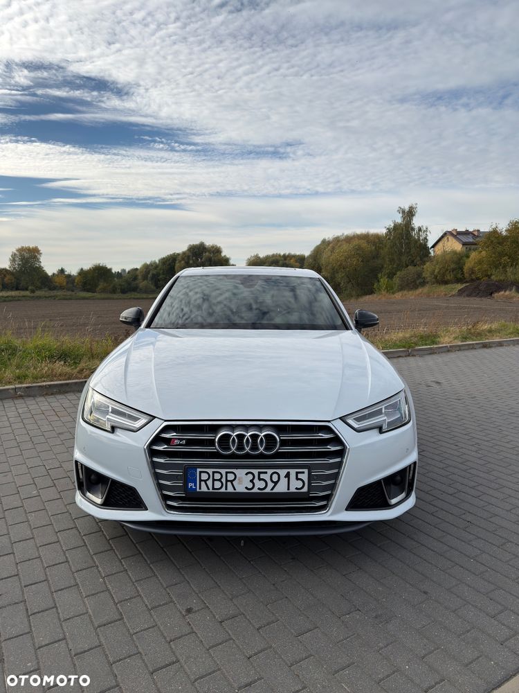 Audi A4 2017 photo 2