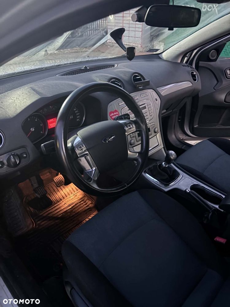 Ford Mondeo 2.0 TDCi Ambiente - 12