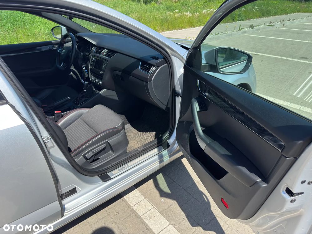 Skoda Octavia 2.0 TDI DSG RS - 23