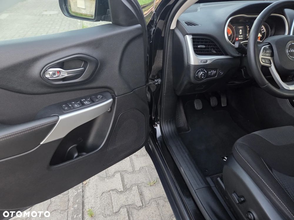 Jeep Cherokee 2.0 MJD 4x2 Longitude - 17