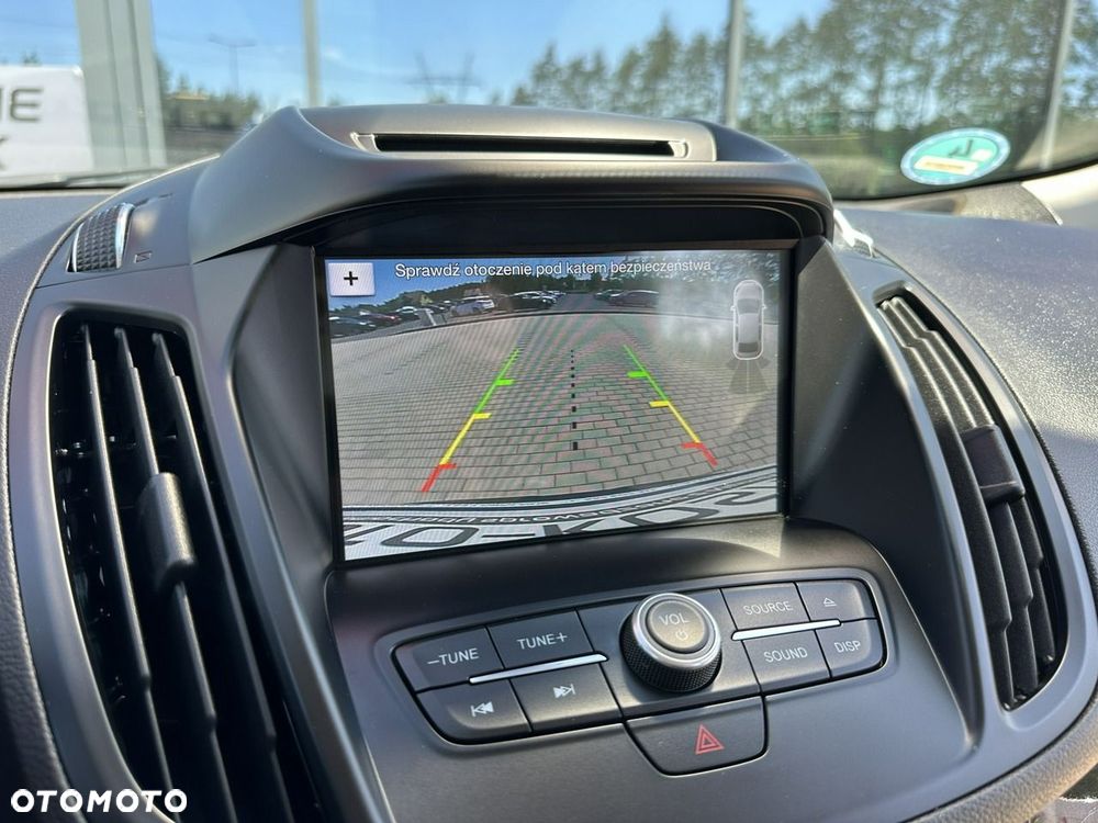 Ford Kuga 1.5 EcoBoost 2x4 Titanium - 24