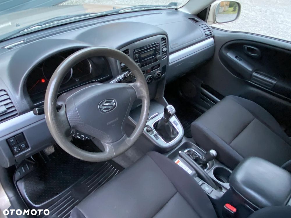 Suzuki Grand Vitara 2.0 Comfort Style - 6