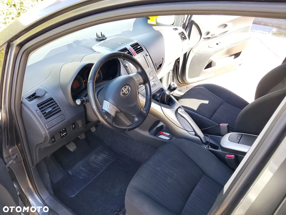 Toyota Auris 2.0 D-4D Luna - 2