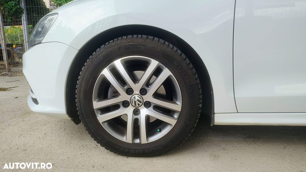 Volkswagen Jetta 2.0 TDI Highline - 13