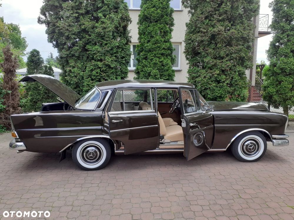 Mercedes-Benz W111 - 10