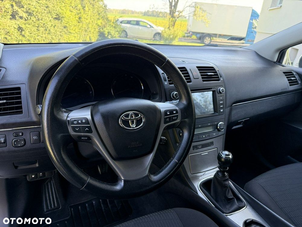 Toyota Avensis 1.8 Style - 23