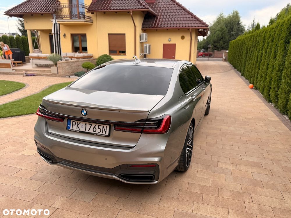 BMW Seria 7 740d xDrive mHEV - 13