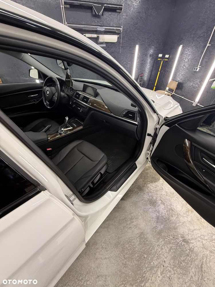 BMW Seria 3 320i - 17