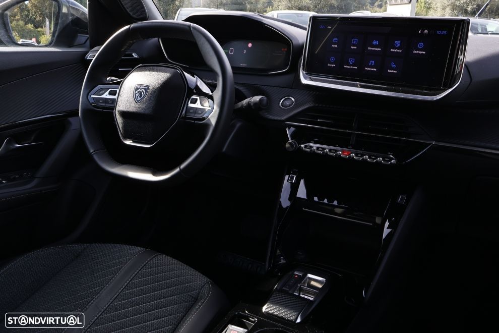Peugeot e-2008 Allure - 12