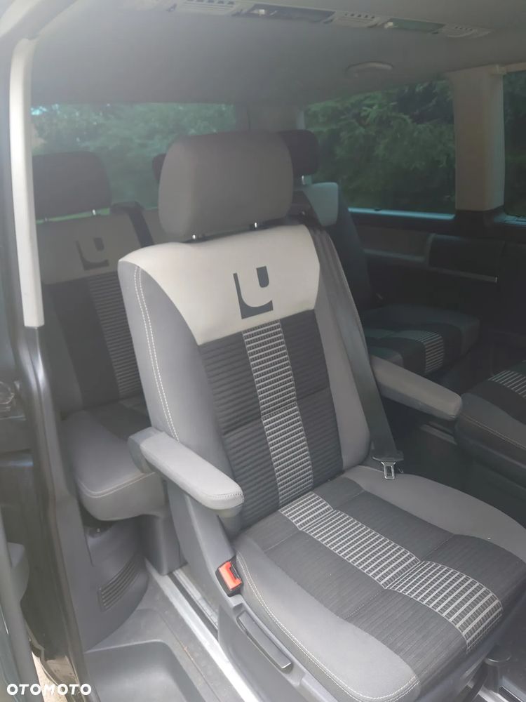 Volkswagen Caravelle - 9