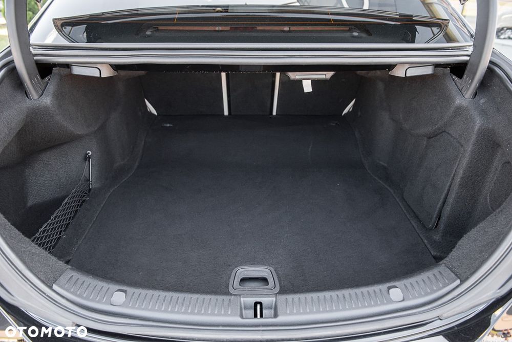 Mercedes-Benz Klasa E 220 d Business Edition 9G-TRONIC - 34