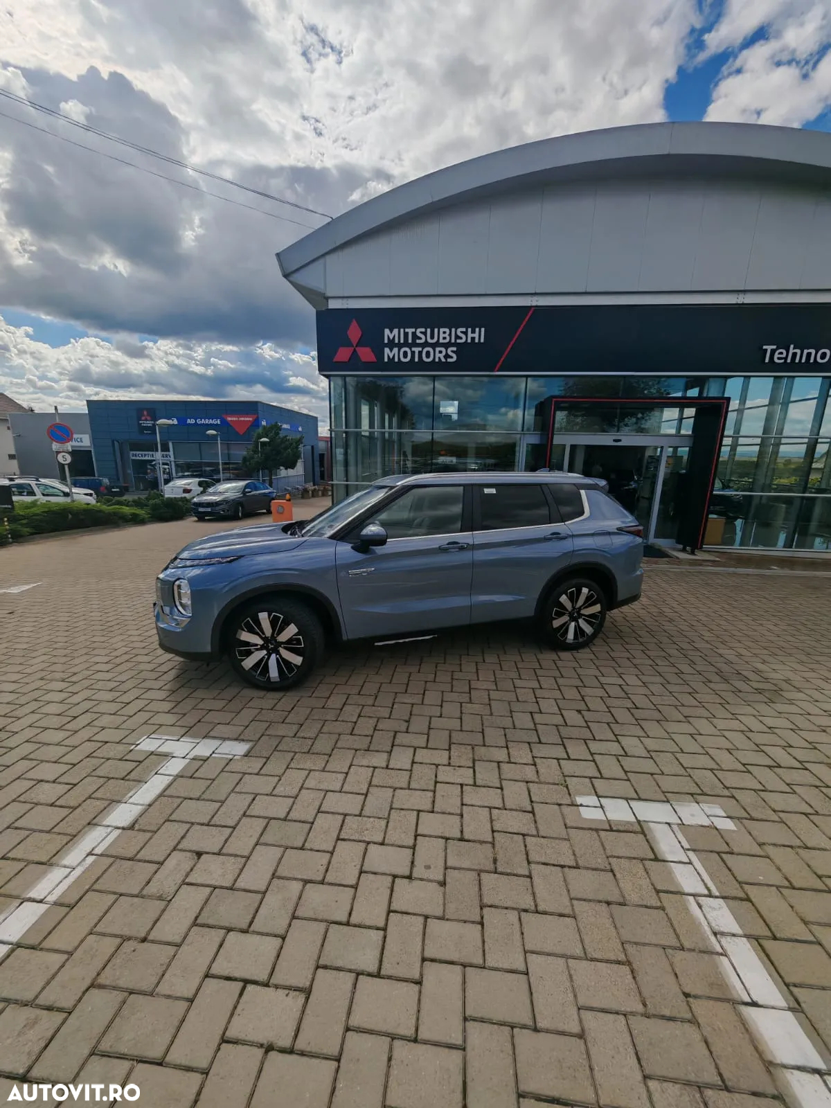 Mitsubishi Outlander 2.4 4WD Plug-In Hybrid - 12