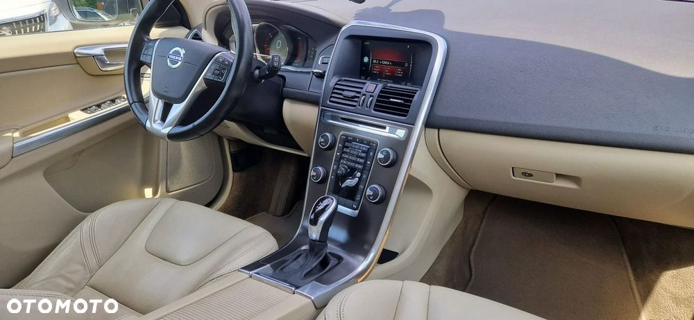 Volvo XC 60 D5 AWD Geartronic Summum - 38
