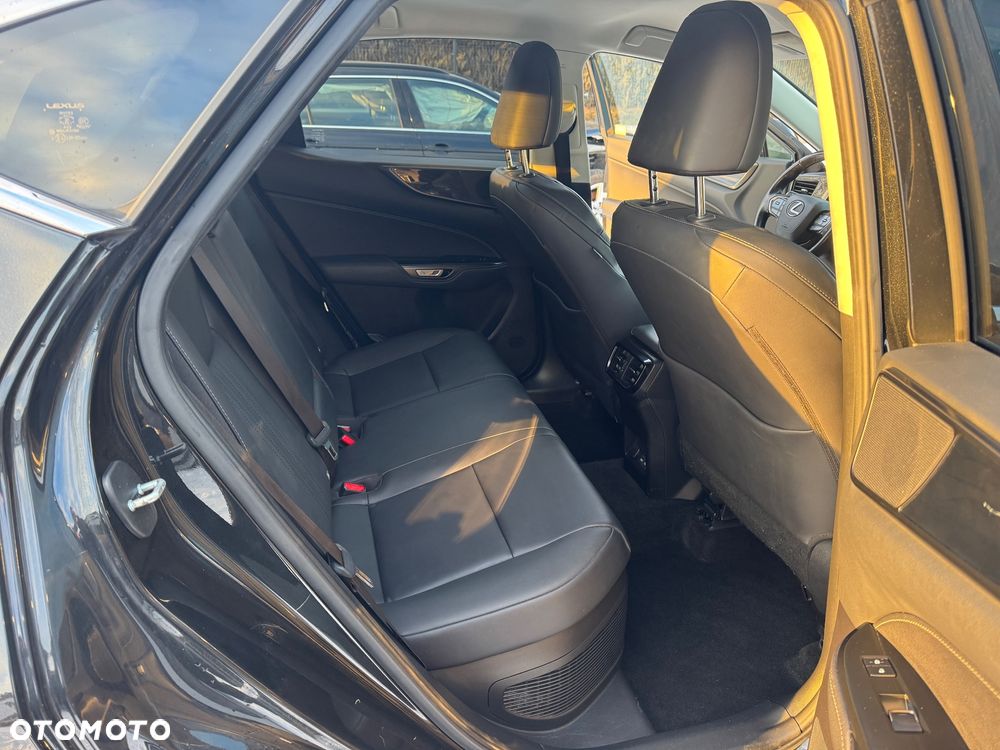 Lexus NX 350h Prestige AWD - 38