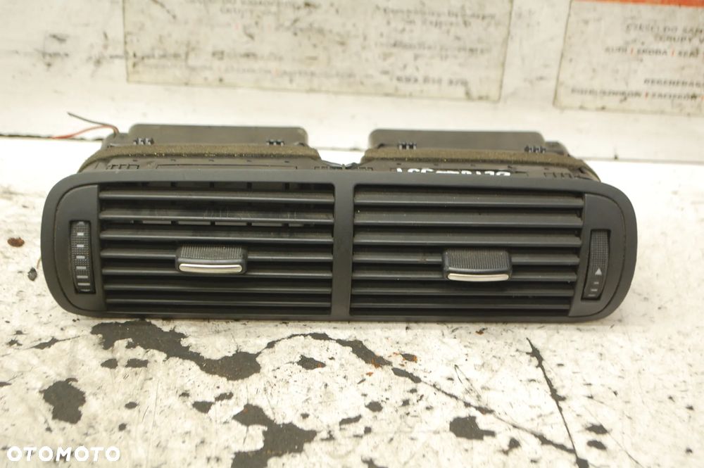 ŚRODKOWA KRATKA NAWIEWU 8L1820951 AUDI A3 8L LIFT JASNA/ CZARNA - 6